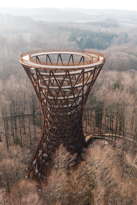 Forrest Tower, la espiral en un bosque danés que casi te hace tocar las nubes