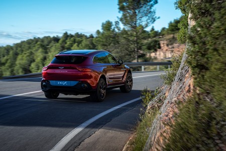 Aston Martin Dbx 2