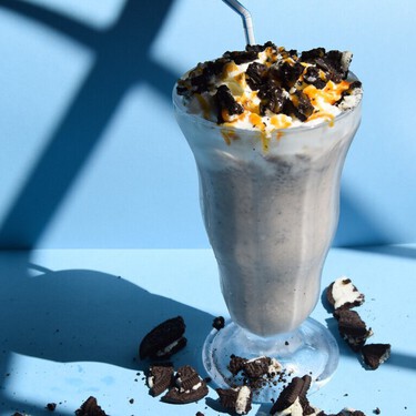 Receta de batido de galletas Oreo, un milkshake rápido y goloso para las meriendas de verano