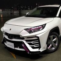 Si tienes 54 mil pesos, hay quien transformará a tu Toyota RAV4 en un "Lamborghini Urus"