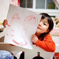 Qué significa que un niño use siempre el mismo color en sus dibujos, según la psicología