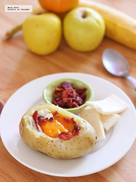 Papas rellenas con huevo y tocino. Receta