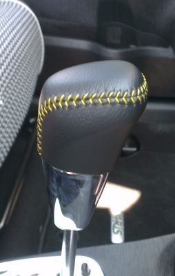 Toyota Yaris SoHo pomo palanca