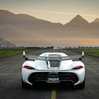 Koenigsegg sigue los pasos de Geely: quieren fabricar combustible sintético a partir de los volcanes de Islandia 