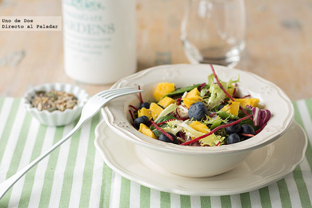 Ensalada ligera de mango y arándanos. Receta