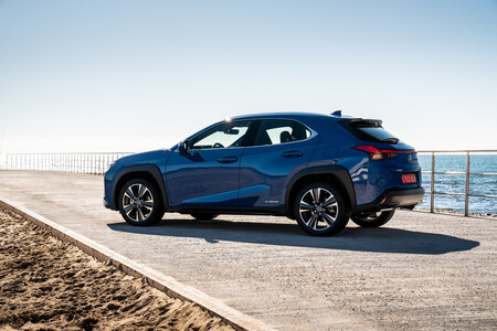 Lexus UX250h