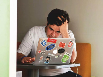 Arrestan a un adolescente por hackear a sus profesores y cambiar las notas: "fue como robar caramelos a un bebé" 