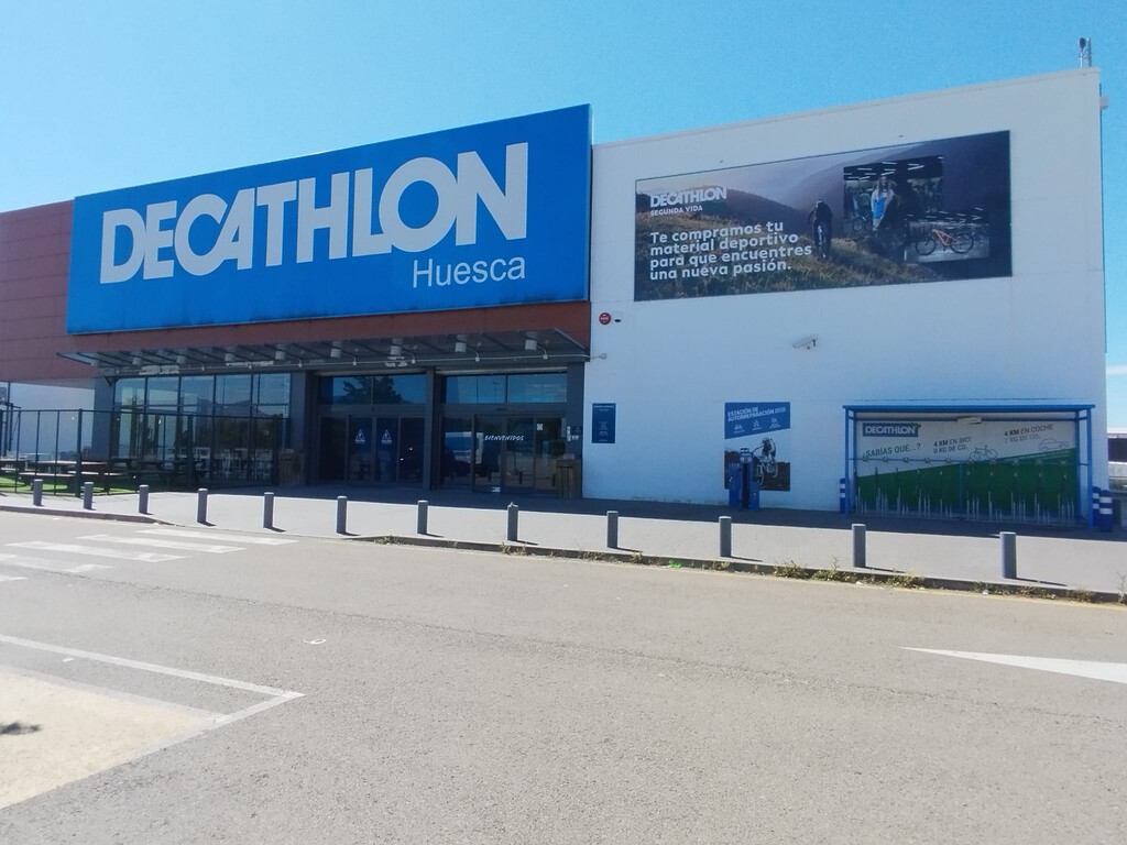 Decathlon está de rebajas: estas zapatillas Skechers perfectas para caminar tienen súper precio 