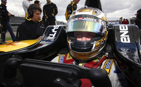 Kevin Magnussen vence una primera carrera de la Fórmula Renault 3.5 en Spa marcada por un fuerte accidente
