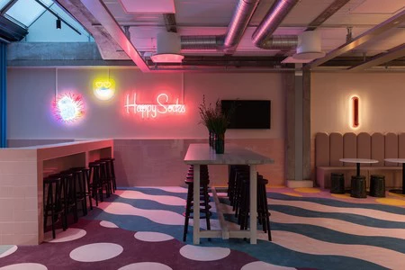 Espacios para trabajar: Happy Socks estrena nuevas (y coloridas) oficinas en Estocolmo