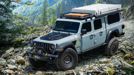Jeep Gladiator Farout Concept: una pick-up camperizada para dar cobijo a cuatro personas y con cocina