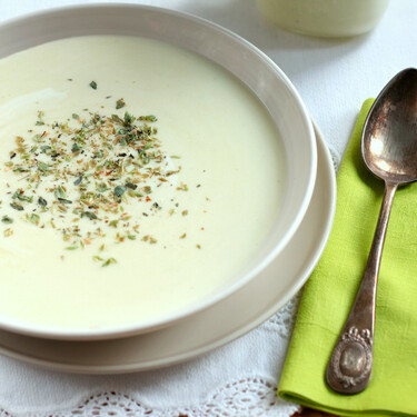 Receta de vichyssoise tradicional: la crema de puerros para disfrutar en frío (y también en caliente)
