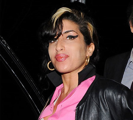 Amy Winehouse se gasta una pasta en adornos navideños