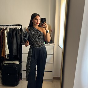 Las blusas holgadas son un acierto en la primavera 2026: looks pura tendencia y una guía de estilo para combinarlas  