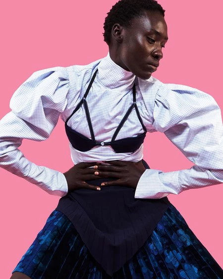 El sudafricano Thebe Magugu gana a los 26 años el premio LVMH por "jugar con los códigos de lo masculino y lo femenino"