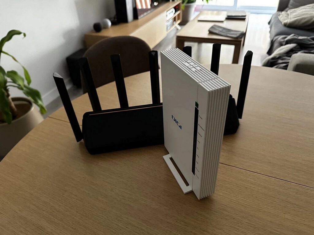 Usar el router que te da tu operadora es mejor de lo que parece: estas son las principales ventajas frente a comprar un modelo neutro 