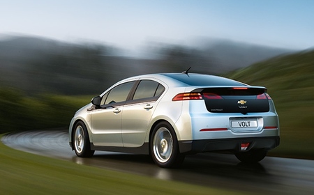 Chevrolet Volt gris plata vista trasera