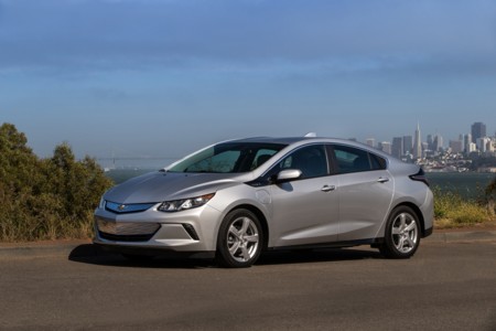 El Tesla Model S y el Chevrolet Volt ayudan a superar por segunda vez en EEUU los 100.000 coches enchufables matriculados en un año