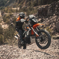 La KTM 890 Adventure R recibe un nuevo motor con 105 CV y ya hay una edición limitada Rally