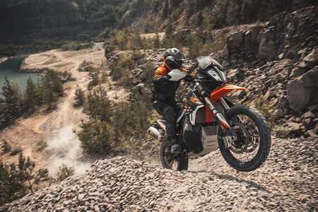 La KTM 890 Adventure R recibe un nuevo motor con 105 CV y ya hay una edición limitada Rally