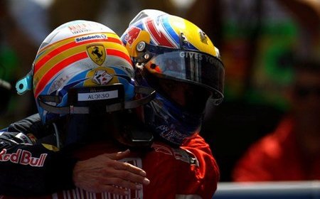 Mark Webber y Fernando Alonso en el GP de España 2010