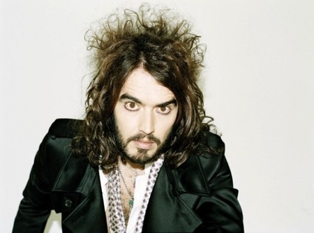 Russell Brand, tienes menos clase que una braga de mercadillo