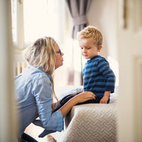 Cómo ayudar a los niños pequeños a gestionar sus emociones y su comportamiento durante la pandemia