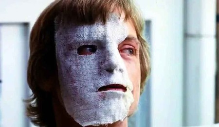Luke Skywalker con la cara vendada
