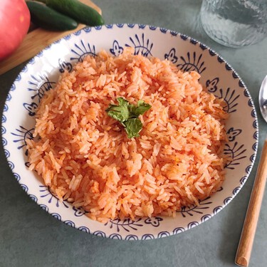 Arroz rojo mexicano, la receta tradicional de esta guarnición tan sencilla 