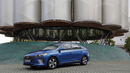 Probamos el Hyundai IONIQ híbrido enchufable, la opción ideal para no gastar gasolina en ciudad