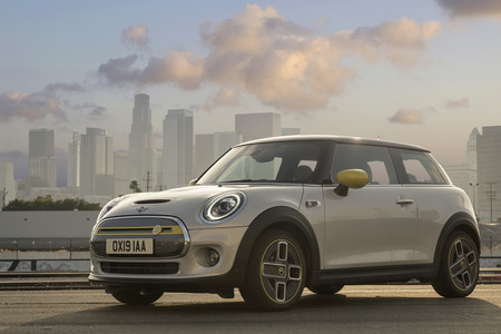 El MINI Cooper SE ya tiene precio para España: el urbano eléctrico partirá de los 33.950 euros