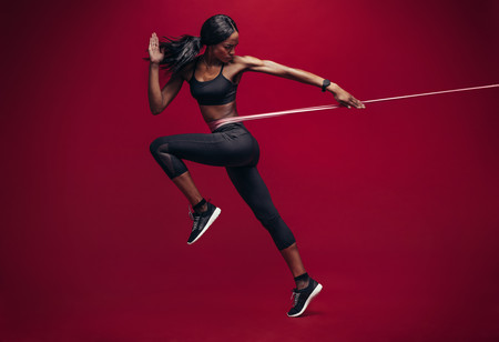Una rutina de entrenamiento con gomas elásticas para mejorar en el running