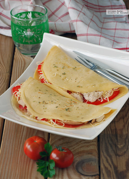 Crêpes de pollo asado, tomate y queso emmental: receta de aprovechamiento