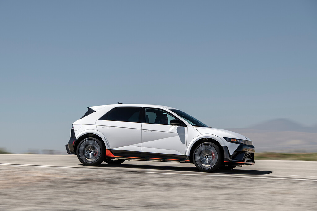 Se acabó hacer el mantenimiento uno mismo con los coches eléctricos: para cambiar las pastillas de frenos de un Hyundai Ioniq 5 N se necesita un software de 6.000 euros y un código especial