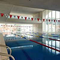 Cuánto cuesta y cómo puedes reservar una hora de práctica libre de natación en el Centro Felicidad Chapinero de Bogotá 