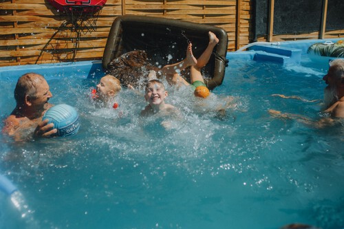 La depuradora de tu piscina portátil o de obra es una devoradora de vatios. Así puedes usarla sin que se dispare la factura 