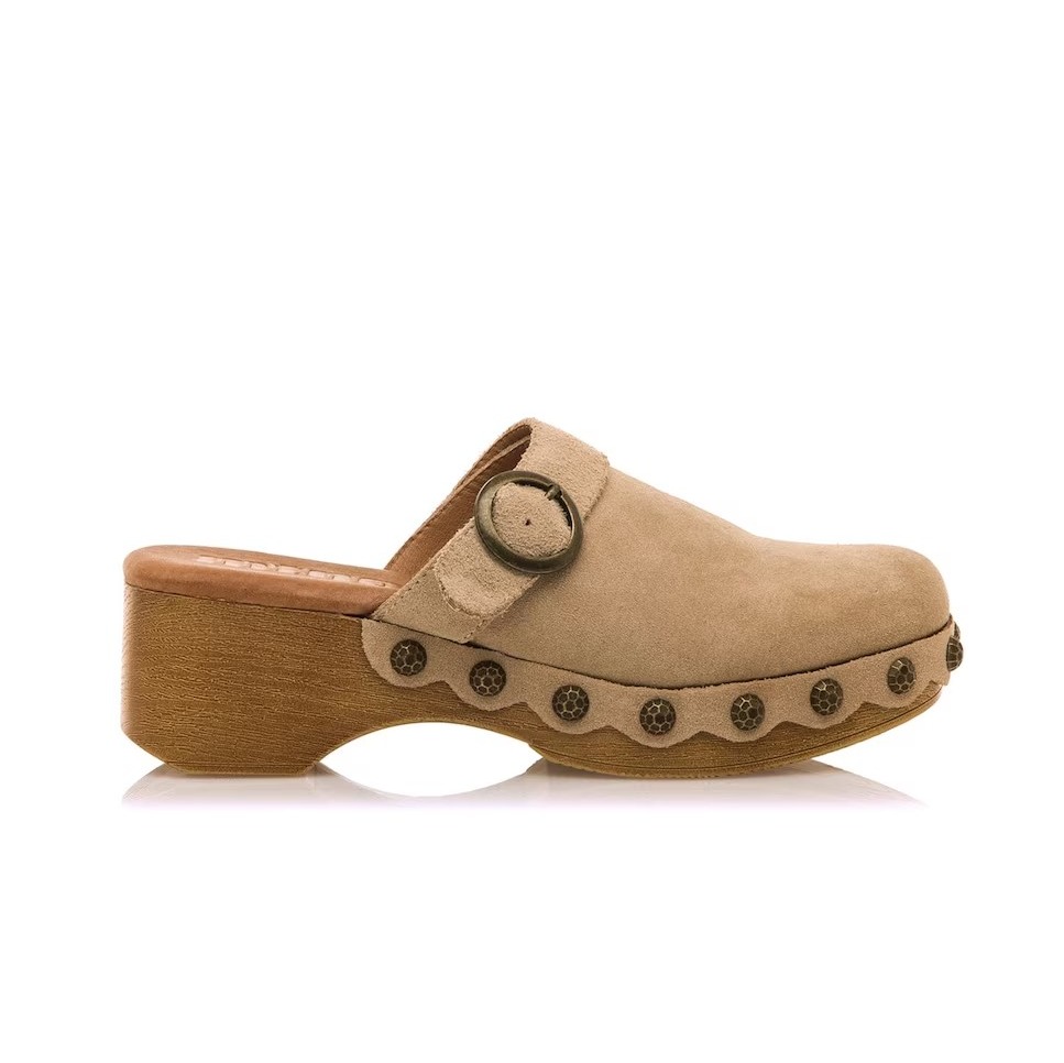 Zuecos de piel con suela efecto madera de Mustang

