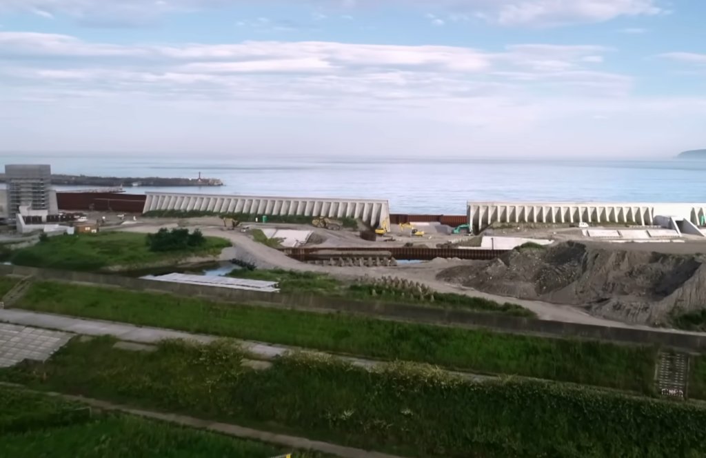 400 kilómetros, 15 metros de altura y 12.000 millones de dólares: el "gran muro" que Japón ha levantado frente a los tsunamis