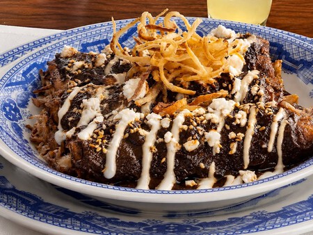 Ya llegó el Festival de Fiestas Patrias y Chiles rellenos a Sanborns: con antojitos, postres, aguas frescas y hasta chile en nogada