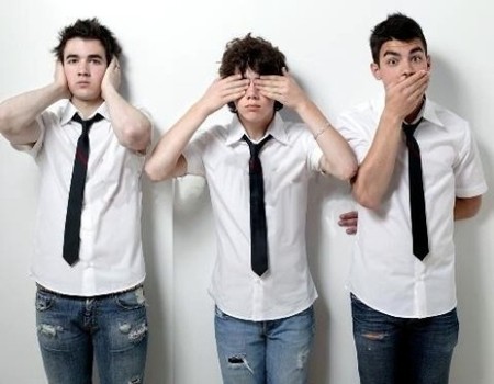 Los Jonas Brothers para Oasis son una mierda