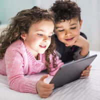 El uso de pantallas e Internet y la salud emocional de los hijos encabezan la lista de preocupaciones de los padres durante la pandemia