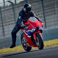 La curiosa táctica de Honda en un país clave: dejar los coches por las motos porque les va mucho mejor con una CBR que con un Accord 