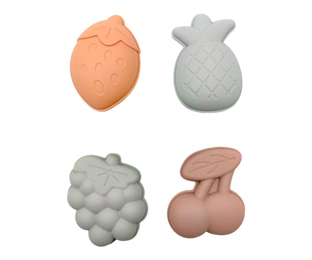 Cuatro moldes de arena están fabricados en silicona alimentaria, y son estupendos para que los peques pasen horas de diversión en la playa.