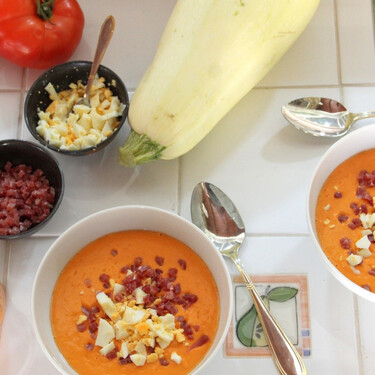 La receta de salmorejo más ligera que existe no lleva pan pero sigue siendo igual de cremoso