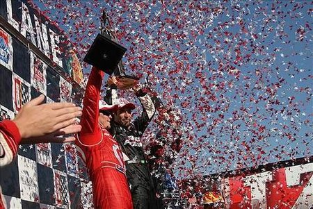 Helio Castroneves venció en Alabama y aprieta a Will Power en la IndyCar Series