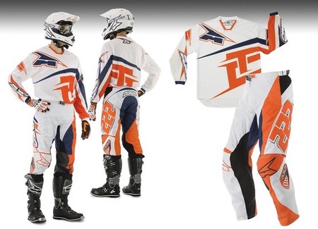 AXO TC222, equípate como Toni Cairoli