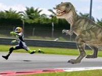 Mucha guasa con la caída de Valentino Rossi