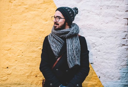 Bufandas, gorros y más: los mejores accesorios de punto para llevar este invierno