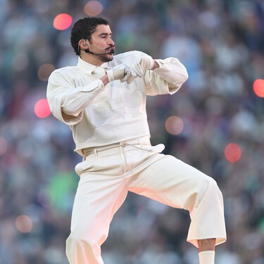 Bad Bunny aprovecha el escaparate del Super Bowl para presentar sus primeras zapas diseñadas junto a Adidas 