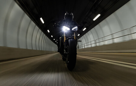 La Triumph Speed Triple 1200 RS llegará con un aumento de cilindrada y potencia, para ponerse al nivel de KTM